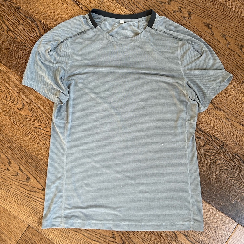 Lululemon t shirt